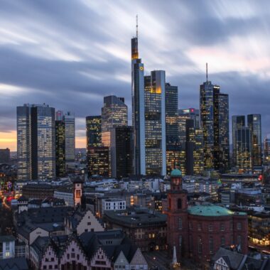 Frankfurter Skyline bei Nacht